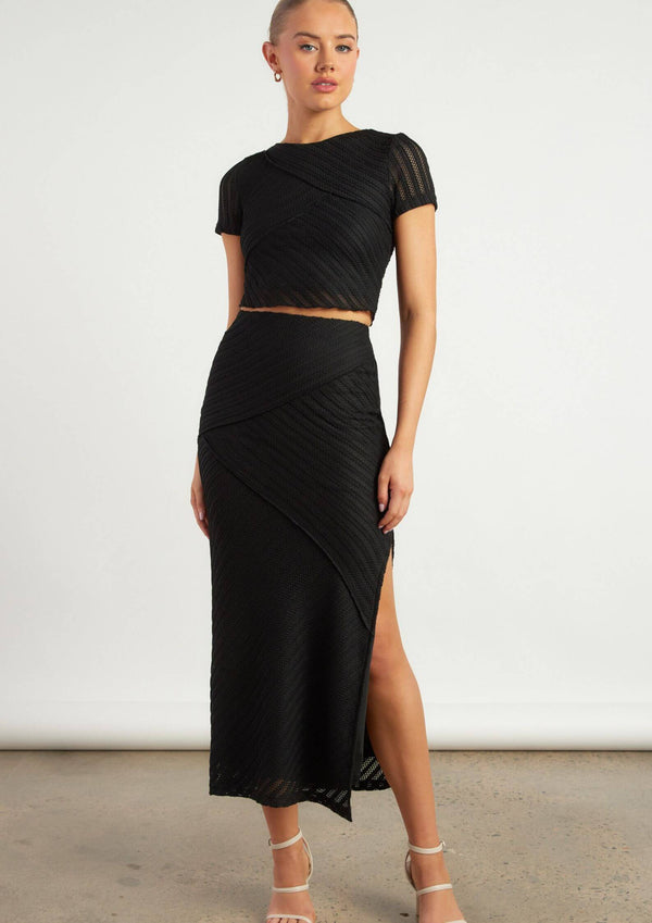 Ari Textured Midi Skirt in Black