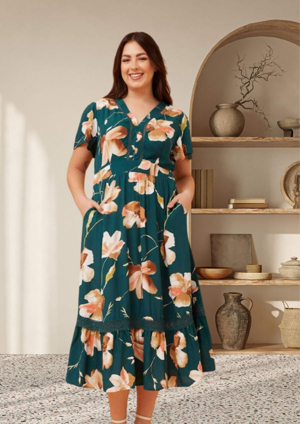 Kellayn Short Sleeve Midi Dress in Emerald Floral